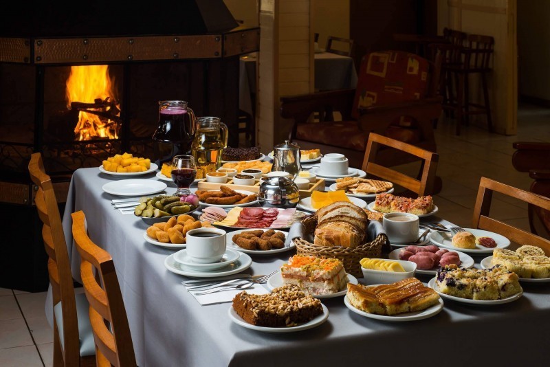 Mesa farta do Gramado Café Colonial em Canela