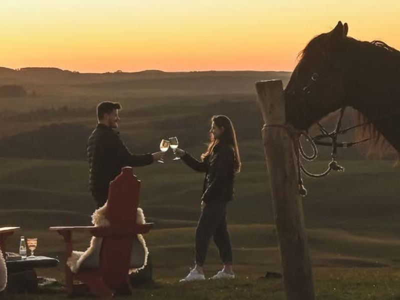 passeio equestre ao por do sol