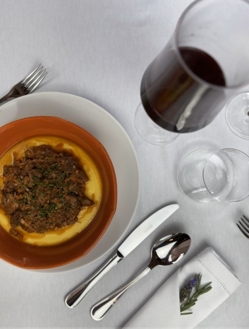 Polenta com ragu de cordeiro