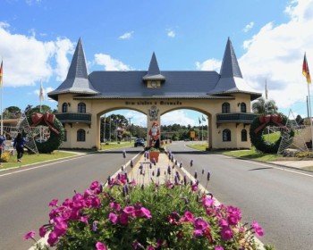 Transfer IN+OUT Entre Gramado/Canela e AEP POA  + Cortesia City Tour Gramado e Canela