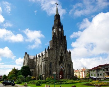 Noite Suíça Fondue com Catedral de Canela