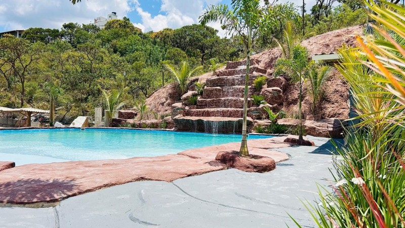 Nosso espaço é amplo com opções de piscinas para a sua diversão!